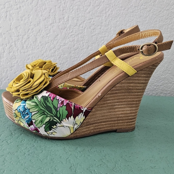 Anthropologie Seychelles Joan Yellow Floral Stacked Wedge Strappy Sandal Size 7 - Picture 5 of 9